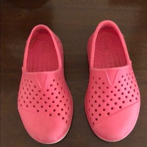 Toms rubber shoes size 6